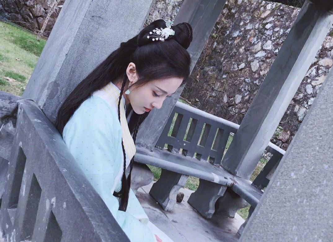 任嘉伦在这部剧中一人分饰两角,一个是凌虚阁少阁主林敬,一个是在江湖