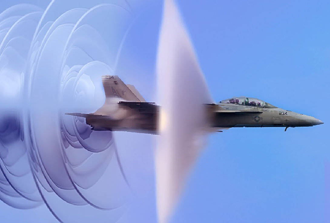 某些气象条件下,水汽还会在突破音障的飞机周围凝结,形成锥状的音爆云