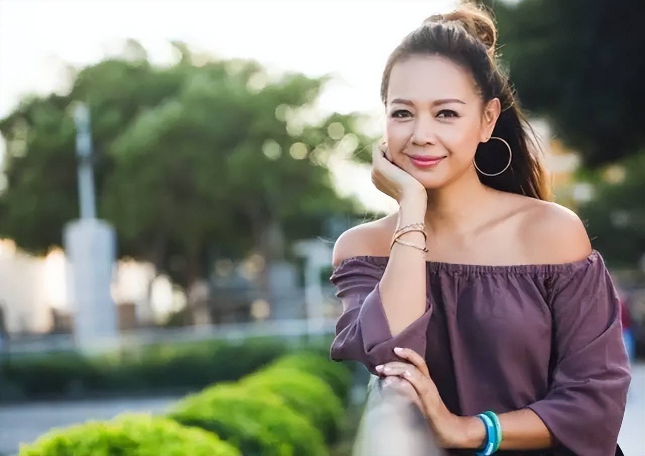 原创45岁钟丽淇谈母亲节愿望结婚12年生俩闺女11岁大女儿不会说话