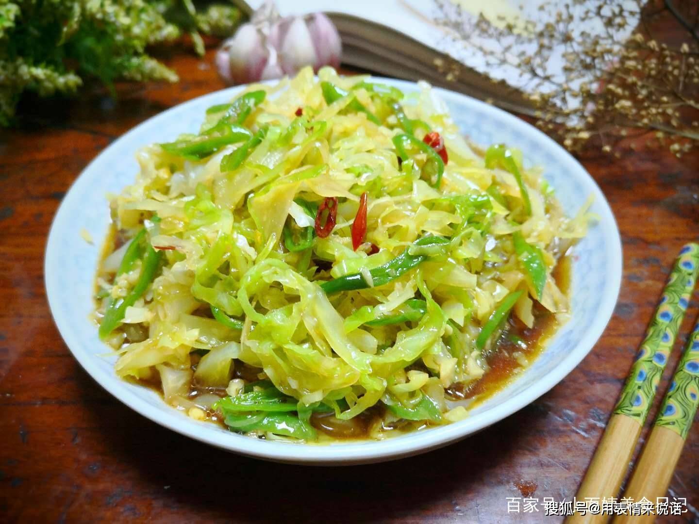 夏天,此菜正当季,9毛钱一斤,两元拌一盘,脆嫩爽口,清凉开胃_包菜_做法