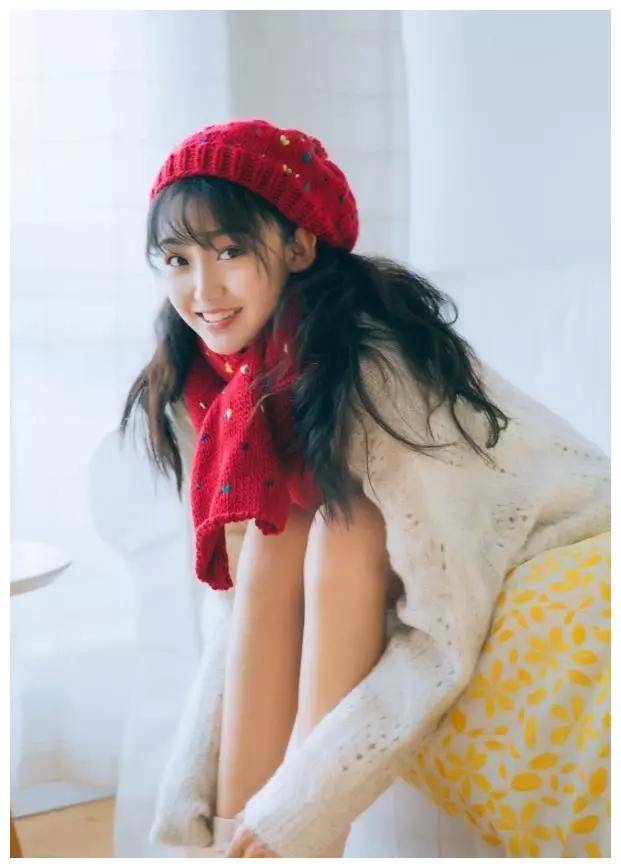 小李慧珍不得了,一长大就拿光腿神器套中筒袜,腿长到没朋友_曲芷涵