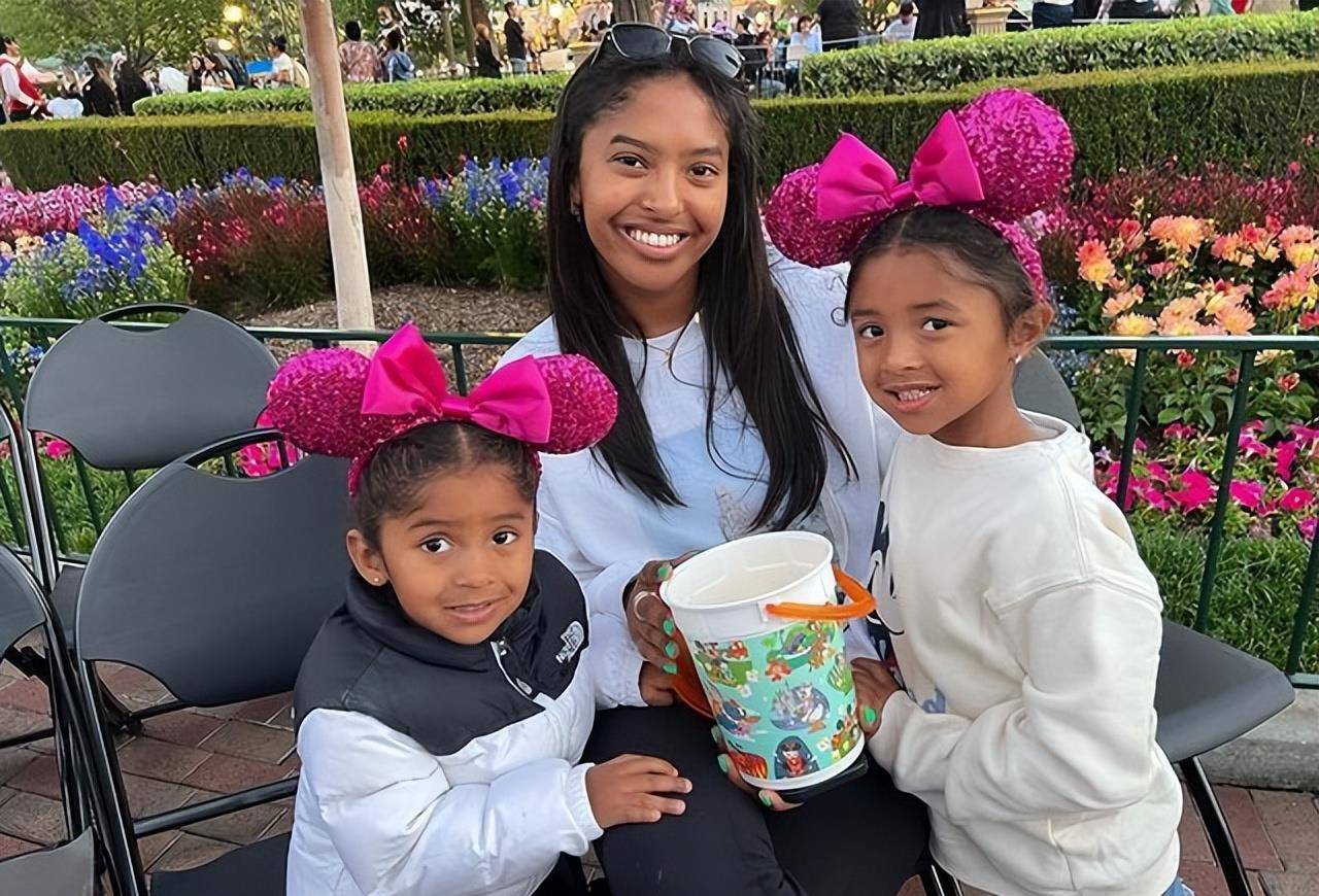 个女儿,20岁的大女儿娜塔莉,5岁的三女儿比安卡和2岁的最小女儿卡普里