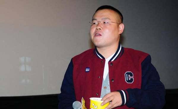 岳云鹏穿八十一万的鞋子惹争议,不偷不抢,他错了吗?