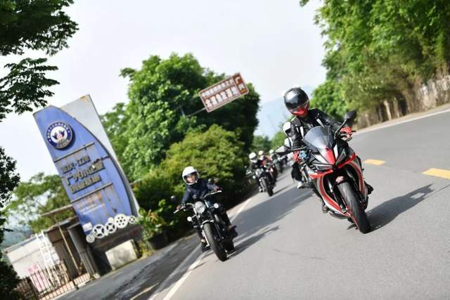 看看他们你就知道了_赛科龙_骑士_宗申