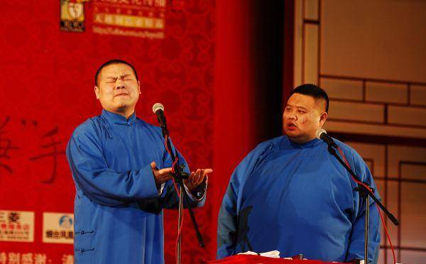 岳云鹏穿八十一万的鞋子惹争议,不偷不抢,他错了吗?