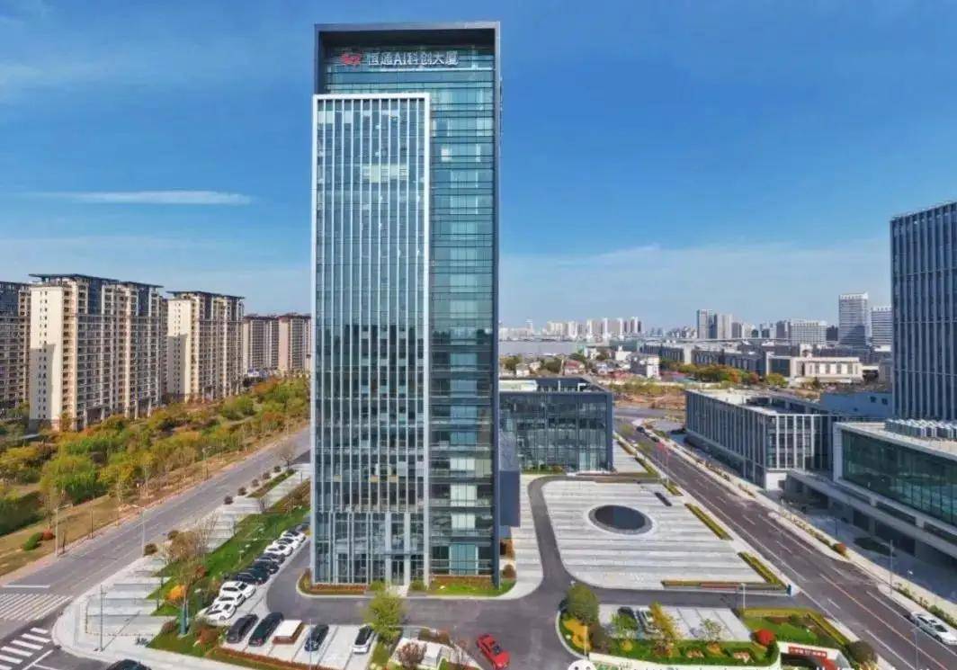 恒通ai科创大厦恒通ai科创大厦位于扬州市邗江区引潮河路与国展路交叉