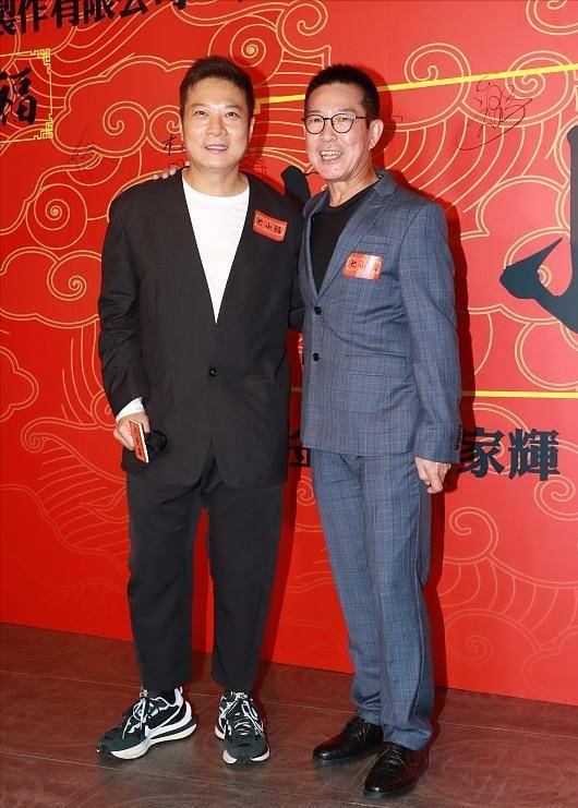 原创元彪父子罕见合体33岁儿子首曝光又高又壮名表首饰比爸爸贵气