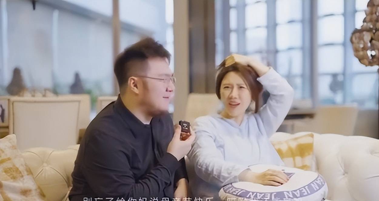 原创巴图老婆博谷出月子宋丹丹现身月子会所怀抱孙子笑得合不拢嘴