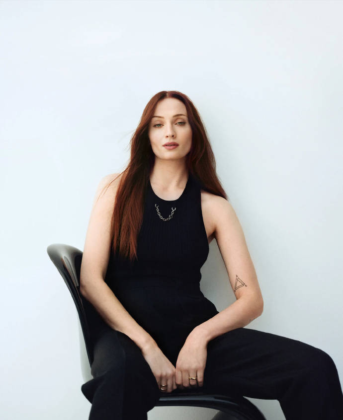 26岁权游三傻身材管理绝了,挺孕肚依旧苗条迷人,网友:还是很美_索菲·