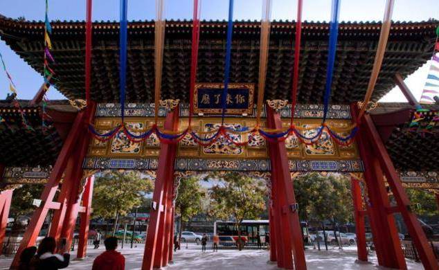 西安“城隍庙”火了，牌坊背后上的4个大字，却能让游客笑趴了？