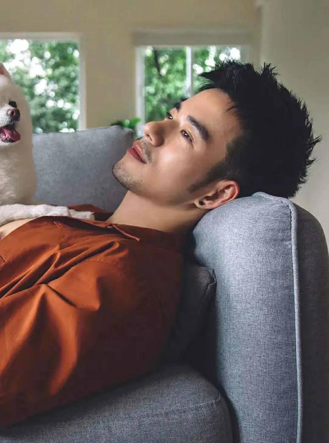 原创纪言恺超级性感居家写真真空半裸性感无敌你喜欢么