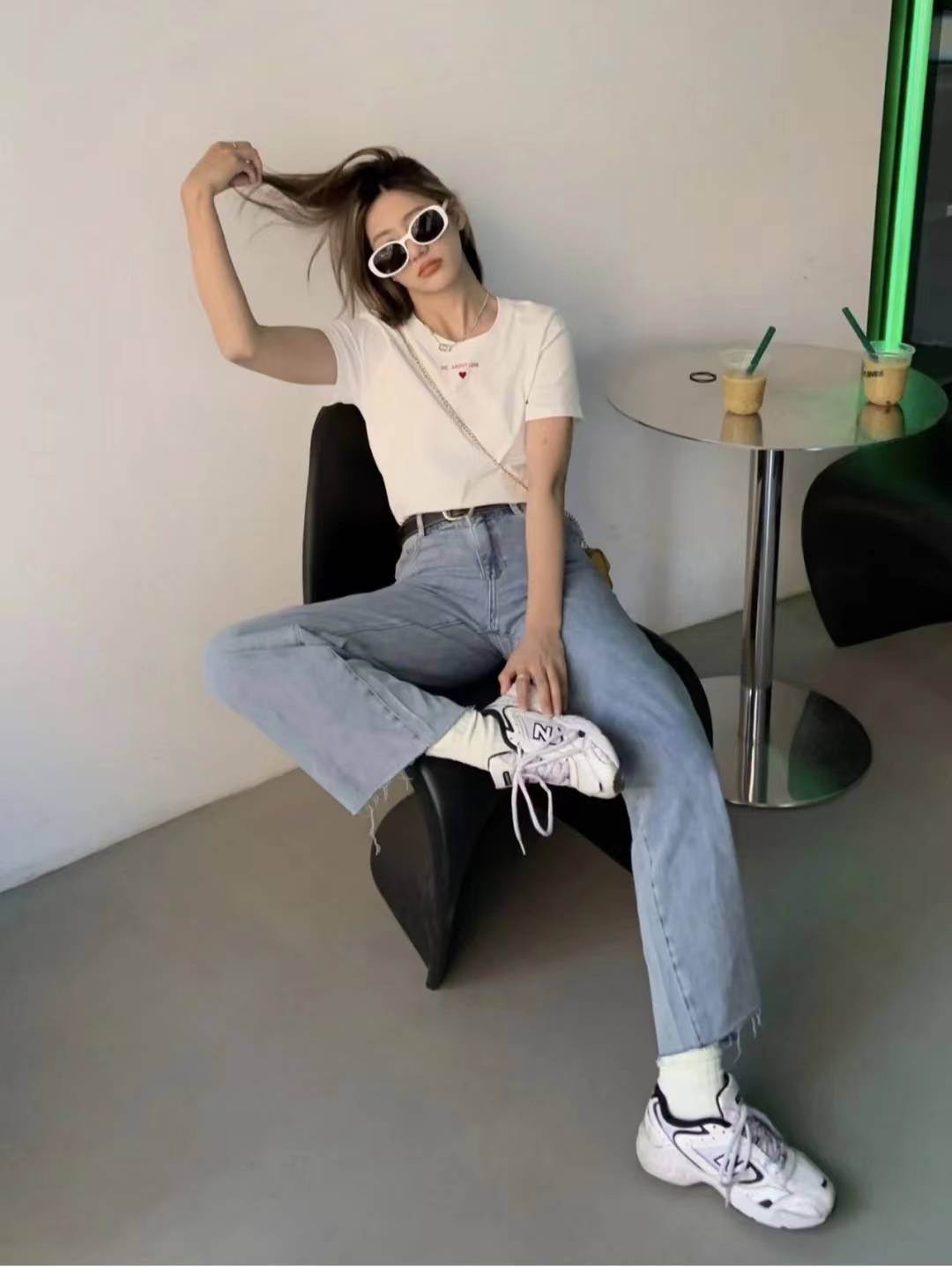 白色t恤和牛仔裤怎么穿搭好看_look_裤子_夏天