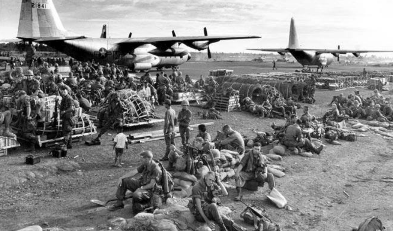 美军从越南撤军时有多狼狈老照片记录下美军仓皇逃窜时的画面