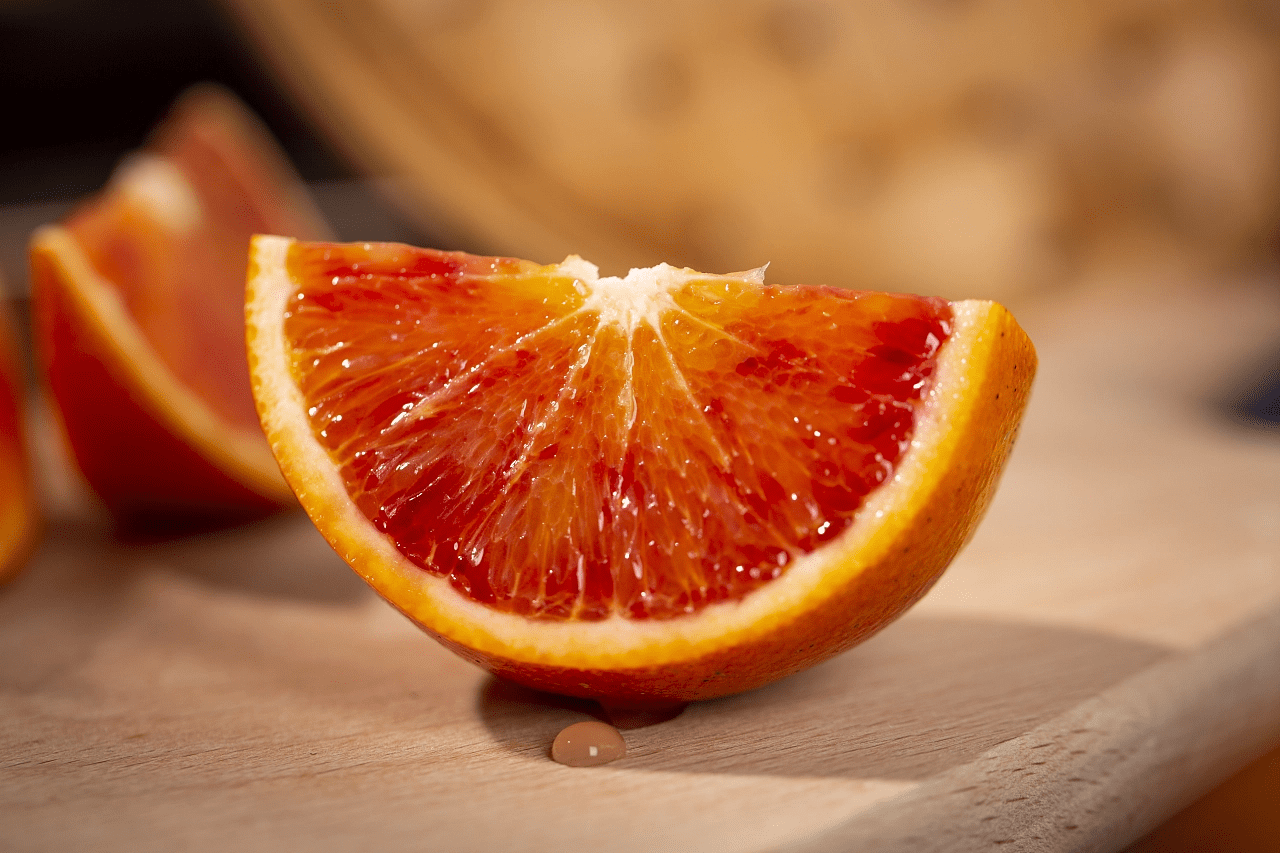血橙最初来自于遥远的意大利的西西里岛,那里有一座时不时就会爆发的