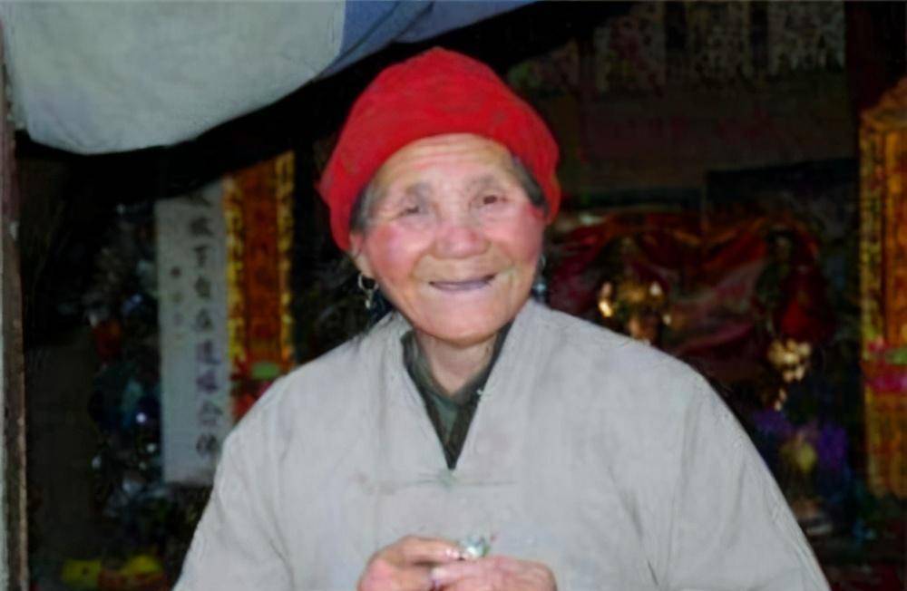 终南山女隐士，85岁时曾连续打坐108天，自称在与佛祖交流