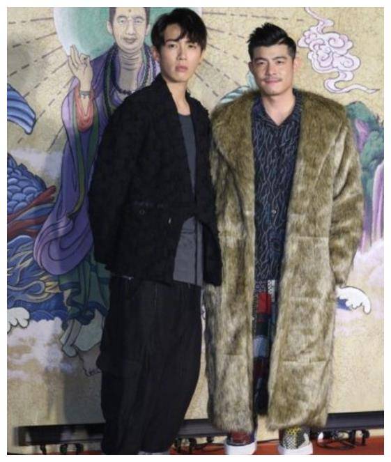 在小优的印象中,柯震东是个身高非常优秀的人,但从他最近参加活动的穿