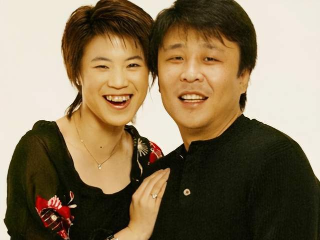 乒坛名宿施之皓,孔令辉,刘国梁,闫森,郭跃,张怡宁全部到场,体坛大亨