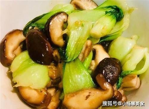 秋後不想長膘,把它當主食吃,小肚平坦無贅肉,大腿