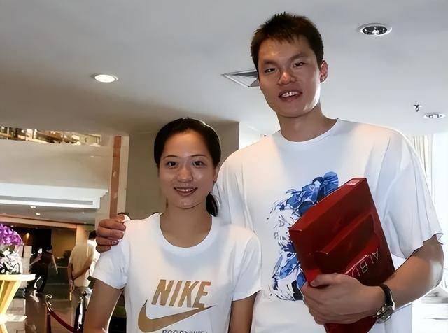 广东总经理朱芳雨:cba首位万分先生,娶2任妻子颜值身材均在线_胡美
