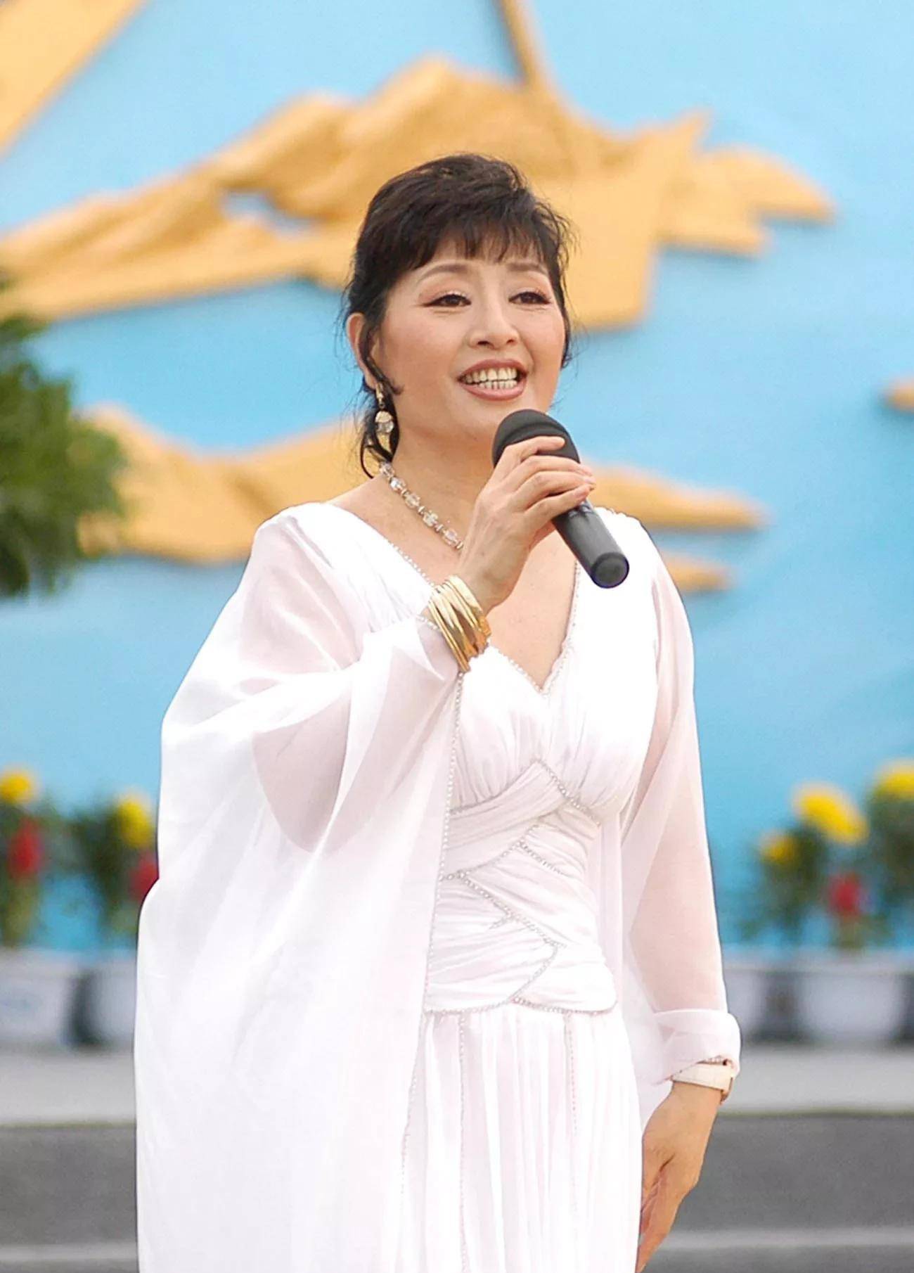 歌唱家殷秀梅:新婚当天悔婚,2婚嫁贵族,11个字好说却最遗憾_菲利浦