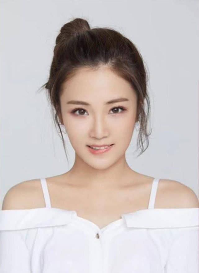 她是明星的女儿,演了3部电视剧还没红,今演员妈妈