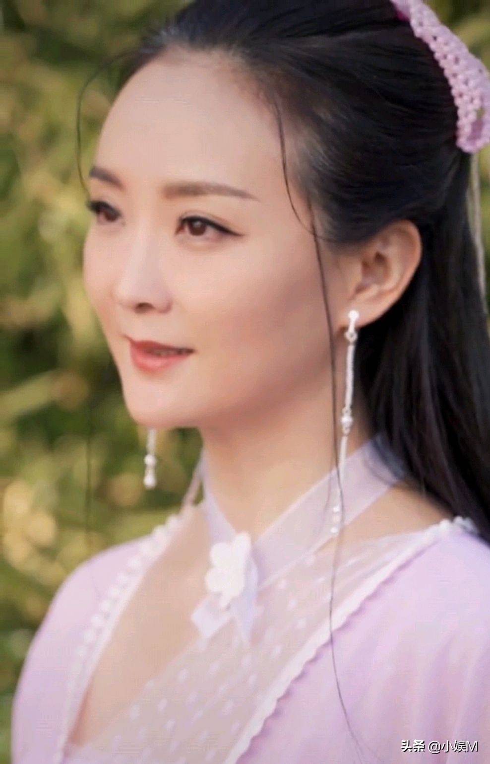 王艳再现白飞飞造型网友喊话我要看凝香