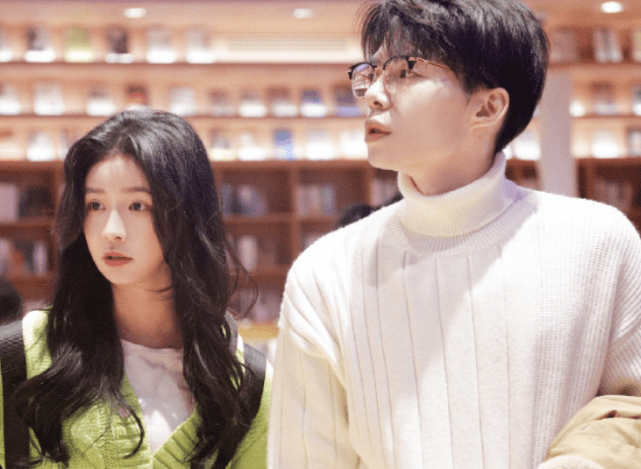 很多观众在看到这一幕的时候,也都觉得有些心疼陈越,毕竟陈越对蔡卓宜