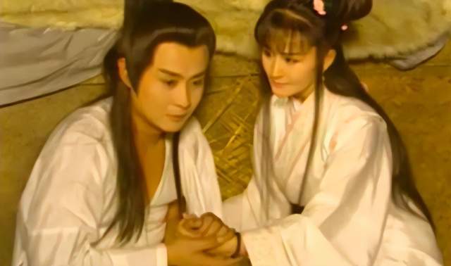 还记得她吗?你最喜欢《游龙惊凤》中的哪一位演员呢?扮相仍然是一绝.