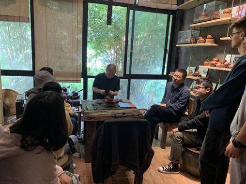 置身壶艺的空间,创始人廖奥先生分享了制作紫砂壶的