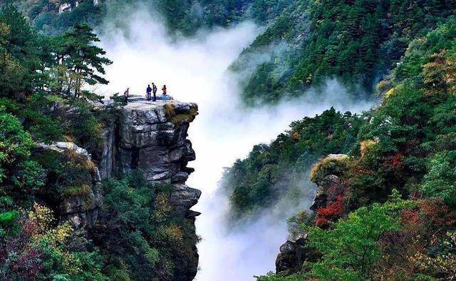 庐山有一处谷深壑幽的峡谷，这里峰奇岭秀，山奇石怪，气象万千