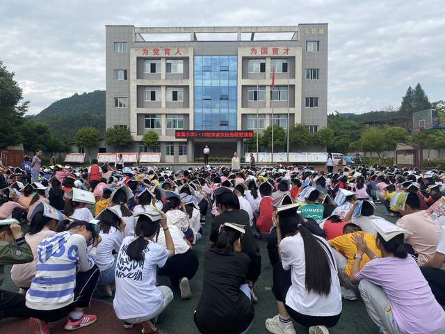 四川巴中:恩阳渔溪小学开展"56112防灾减灾"应急疏散演练活动_进行