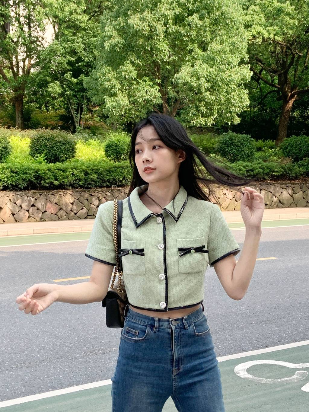 鲁照华014期初夏写真长发飘逸尽显知性美有你的夏天更美