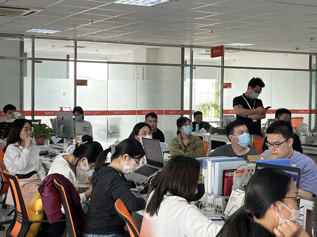 媒介匣seo产品升级培训会，全力为客户提供更好的服务！