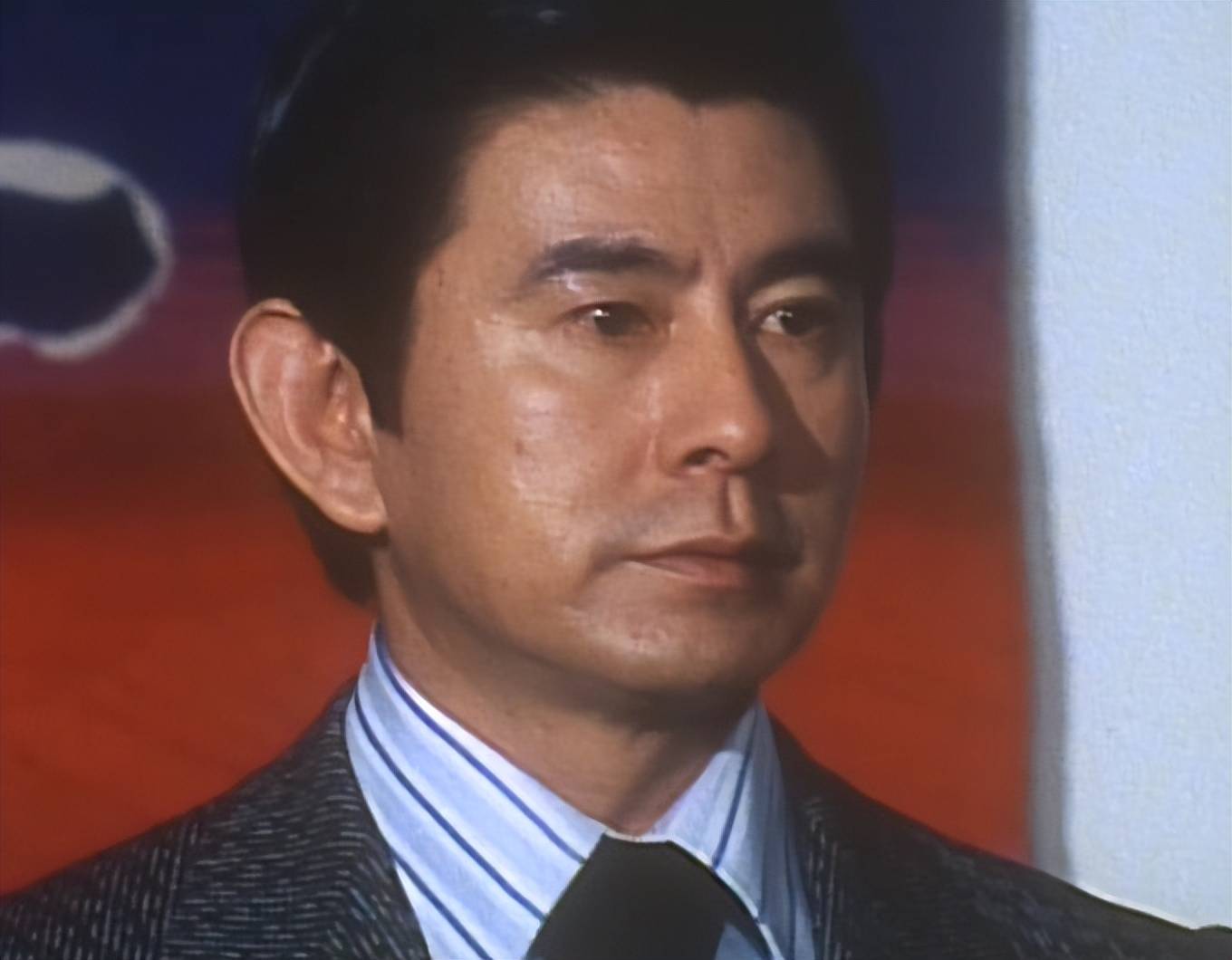 陪伴妻子40年,83岁弥留之际另娶初恋,他称"我一直想这样做"_宇津井健