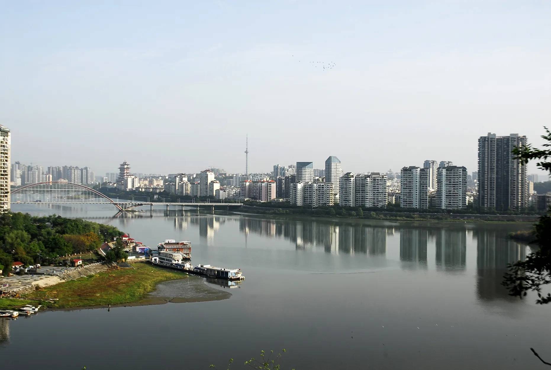 四川很努力的城市，是成渝城市群区域中心城市之一