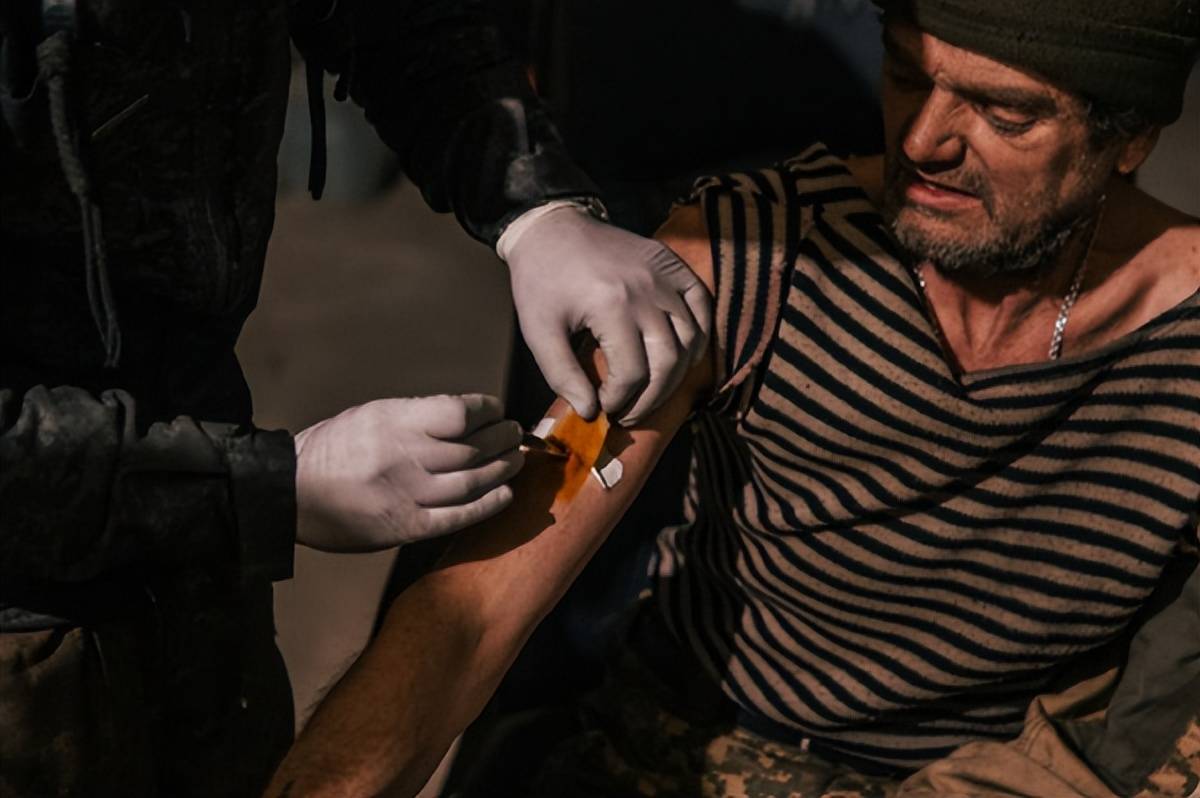 亚速钢铁厂伤兵撤离 乌军算投降么?_俄罗斯_大鱼