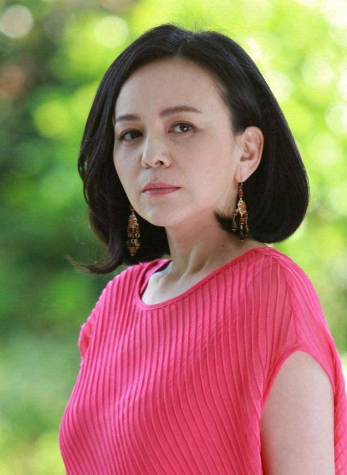 "雪姨"一走红就嫁人,两段婚姻都失败,50岁独自养育儿子_王琳_角色