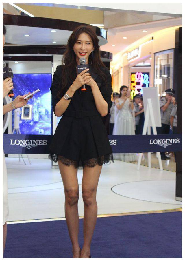 林志玲哪儿都好看,就是这双膝盖太吓人,布满坑洼太损女神形象_穿着_的