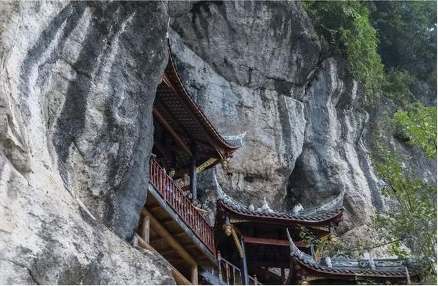 鹤鸣山道教发源地观天洞奇观