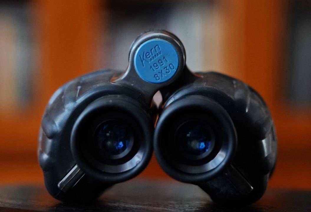 而望远镜也是科恩的一项产品,为瑞士和北约军队生产的这款8x30望远镜