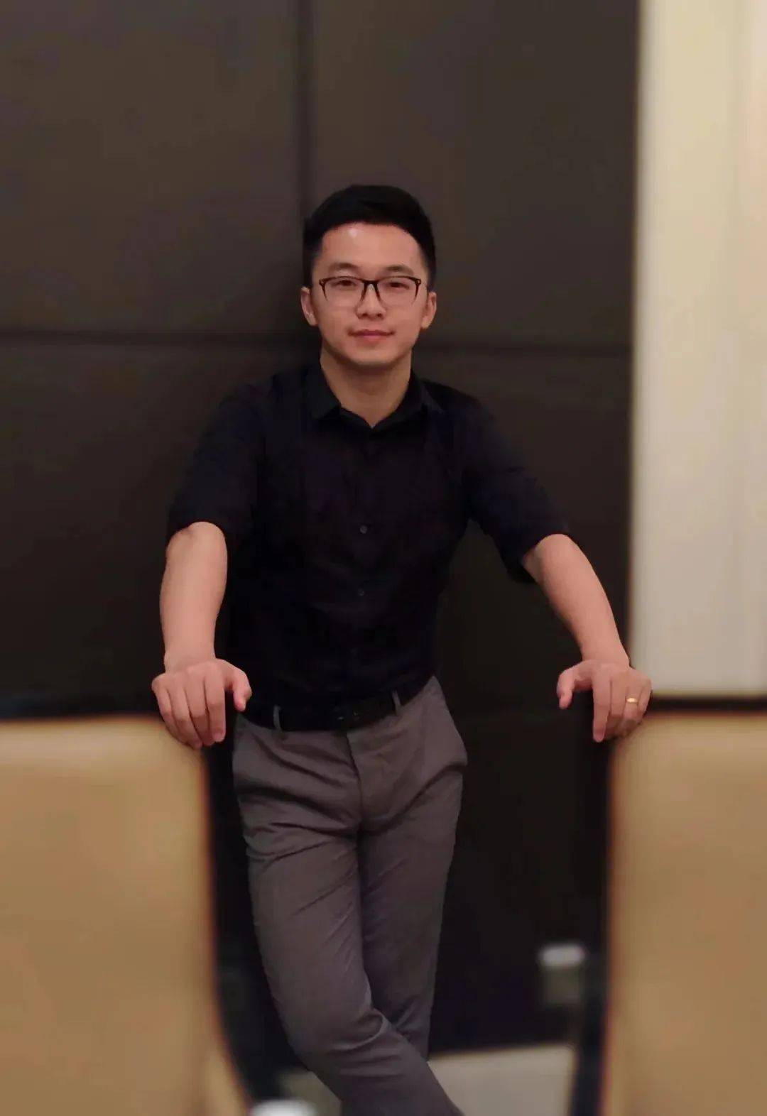 石 骏骨干风采骨干教师发挥引领作用,以其深厚的学养,扎实的基本功