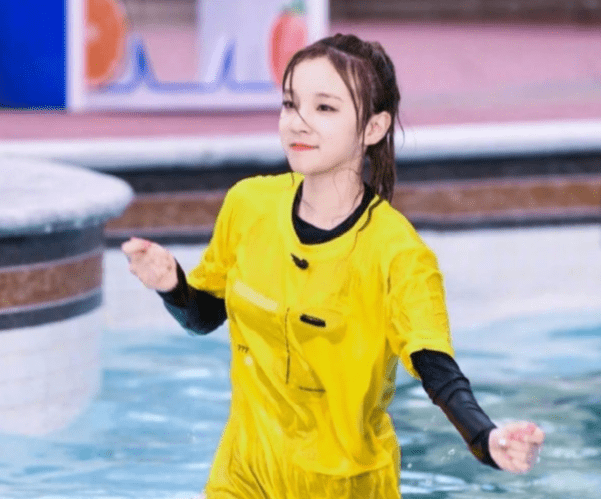 跑男第九季路透老成员回归徐坤与大十岁姐姐组cp而她被除名