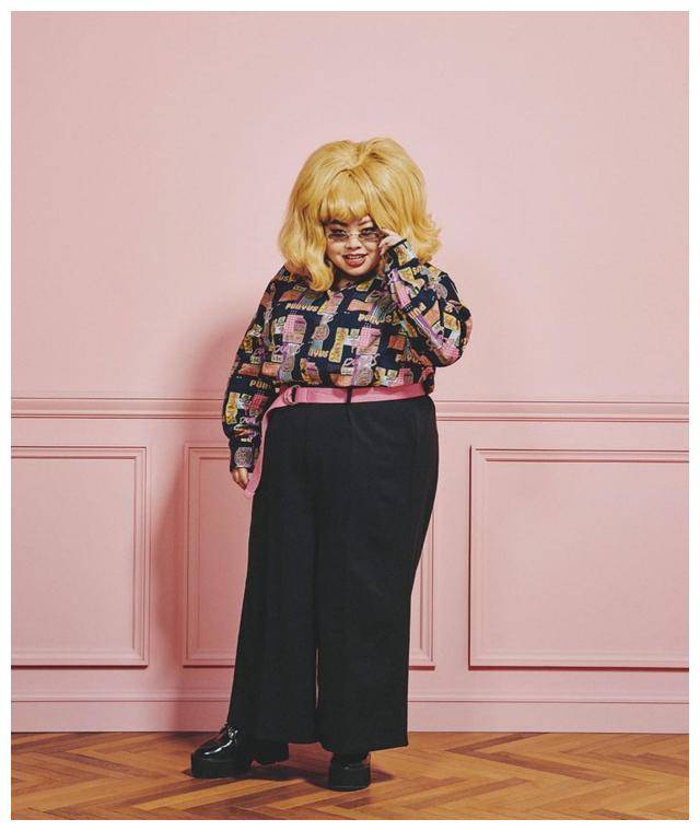 体重200斤的渡边直美,用色彩定义个性时尚,果然自信的女人最美