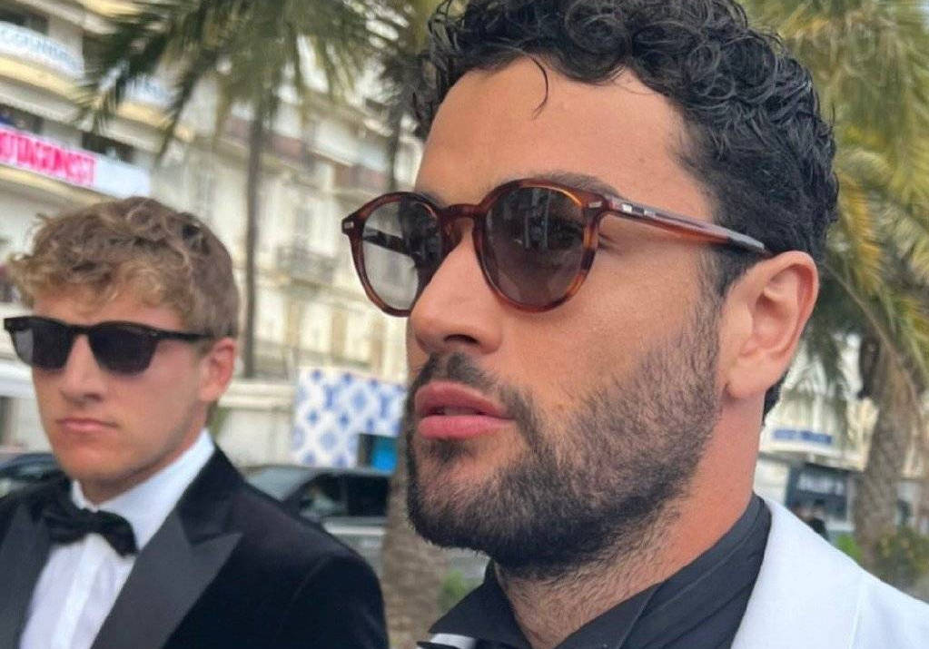 贝雷蒂尼参加戛纳电影节白西装造型范儿正派头足