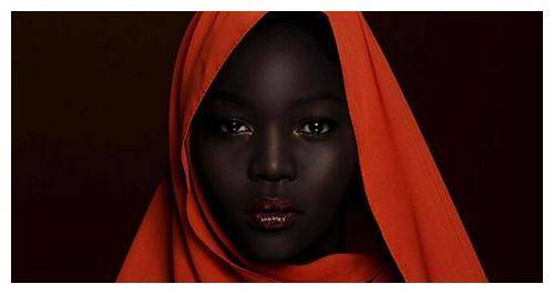 原创非洲最美的黑色玫瑰颜值身材很亮眼网友自信的人最漂亮