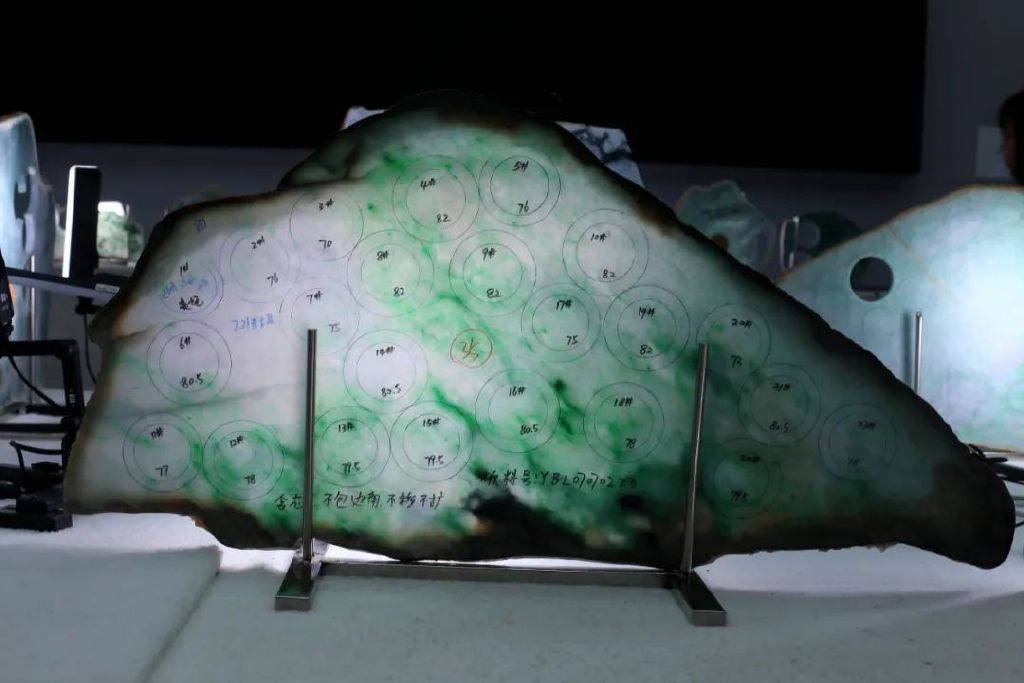 7000元买翡翠板料加工后有裂痕可以退货吗