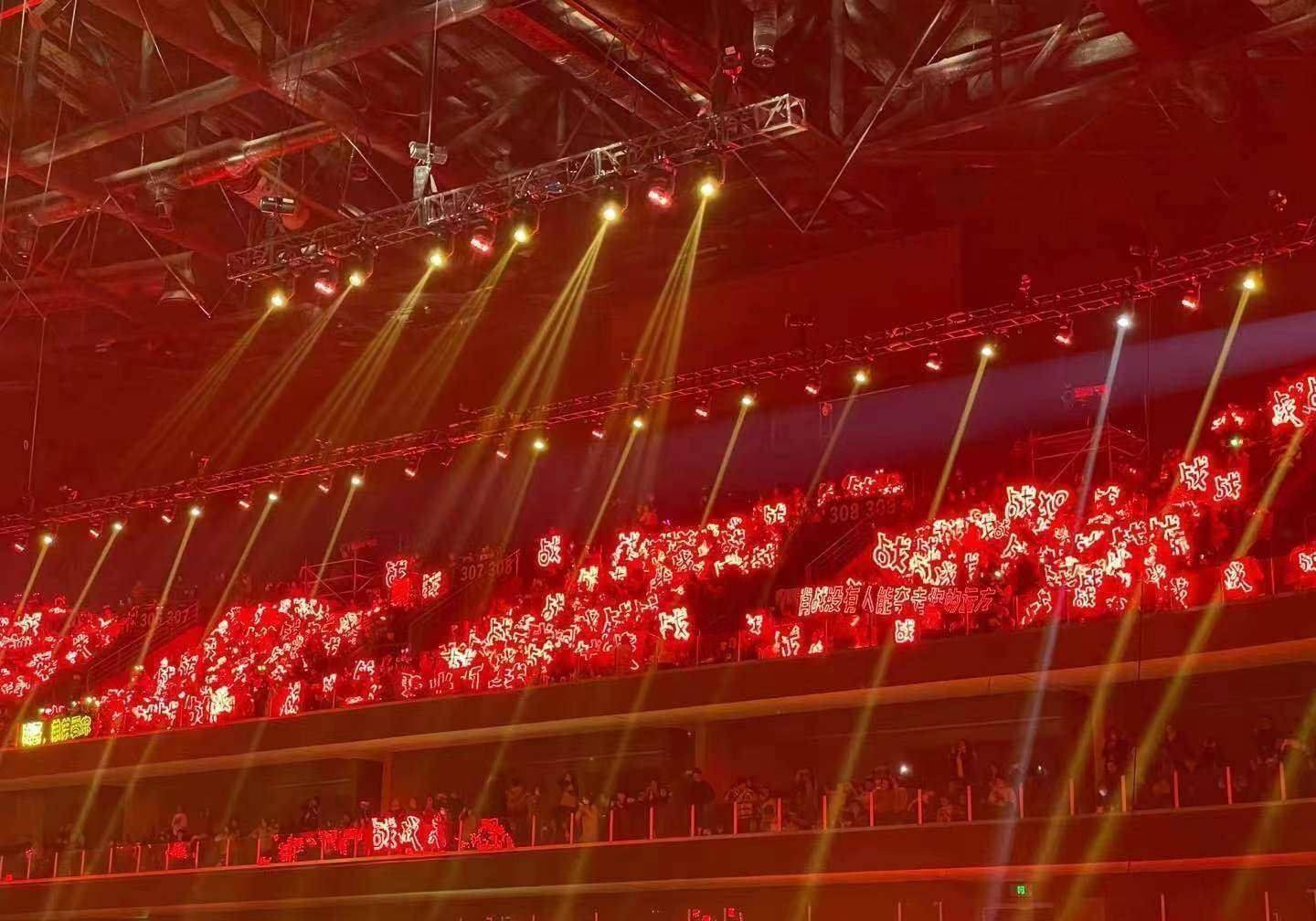 原创龙丹妮现场看肖战的眼神五味陈杂粉丝的红海跨界出圈