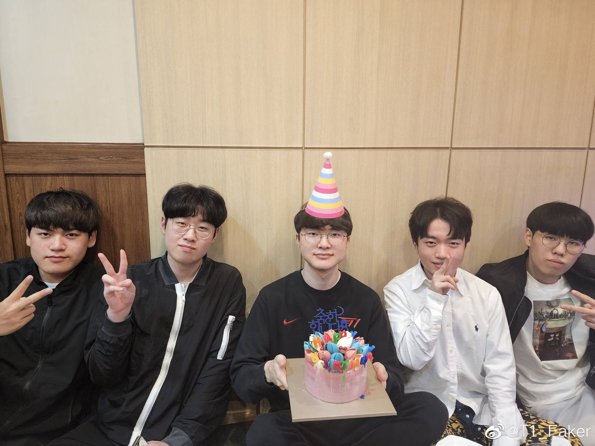 t1 ceo发推,粉丝吵架,t1和edg选手友好互动_scout_赛区_keria