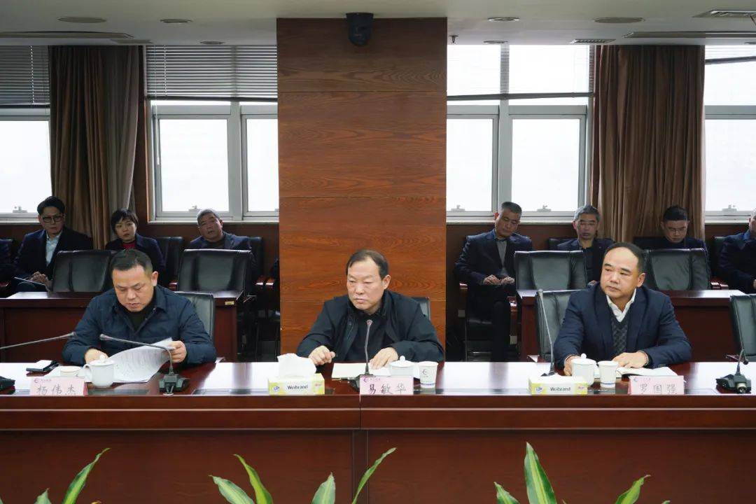 青岛市政府决定,任命:青岛地铁集团原总经理为王永亮张君,男,汉族