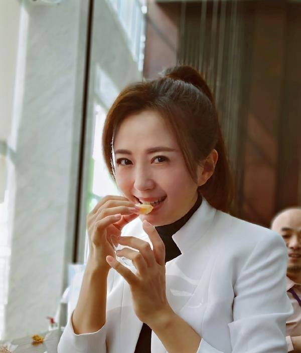 原创她颜值高演技好出道22年戏红人不红今45岁气质更出众